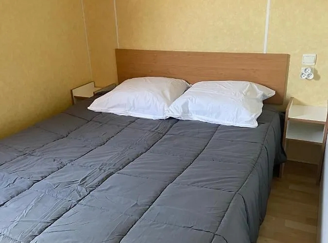 Mobil-Home Au Bord De L\'Eau
